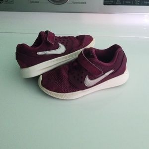 Nike tennis shoes toddler size 10